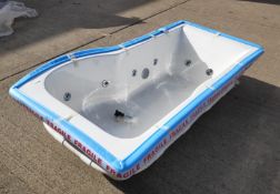 1 x Spa Bath With 12 Jets - 1 Adjustable Leg Missing - 1700x880mm - Ref: MS331 - CL011 - Location: A