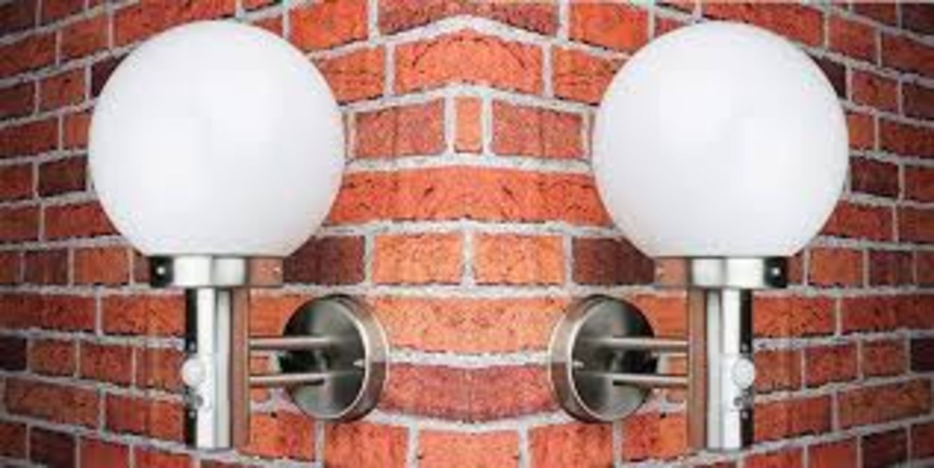 1 x Searchlight Globe Outdoor Wall light in Stainless Steel - Ref: 085 - New Boxed - RRP: £75 (each) - Image 3 of 4