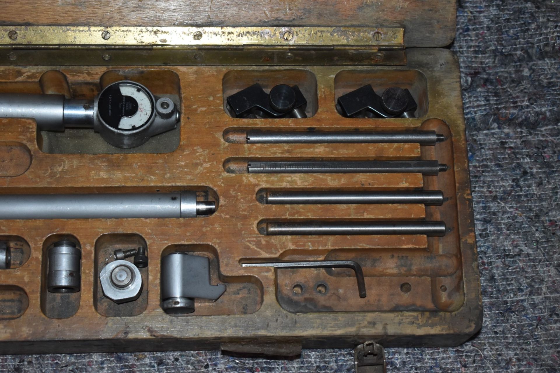 1 x Renens & Lausanne Tesa Div Measuring Tool Gauge With Accessories and Vintage Wooden Storage Case - Image 5 of 8