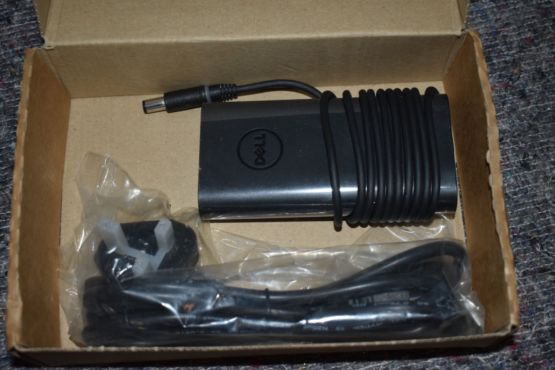 1 x Genuine Dell Laptop Charger Power Supply 90W Slim Design PN-06C3W2 - New and Boxed - Ref: IN2132