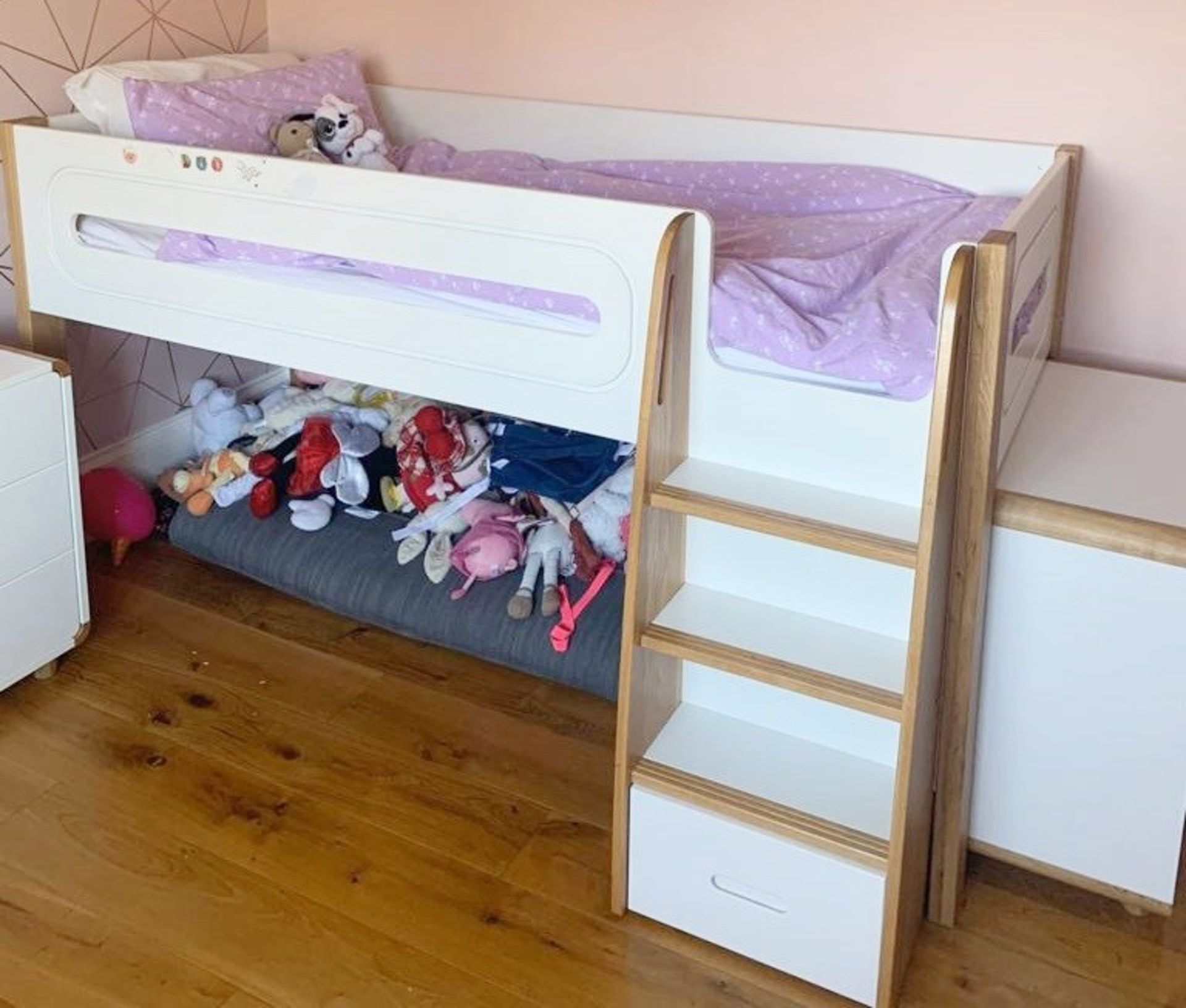 1 x 4-Piece STOMPA 'Curve' Children's Premium Bedroom Set - Preowned - Location: Wilmslow, Cheshire - Image 5 of 9