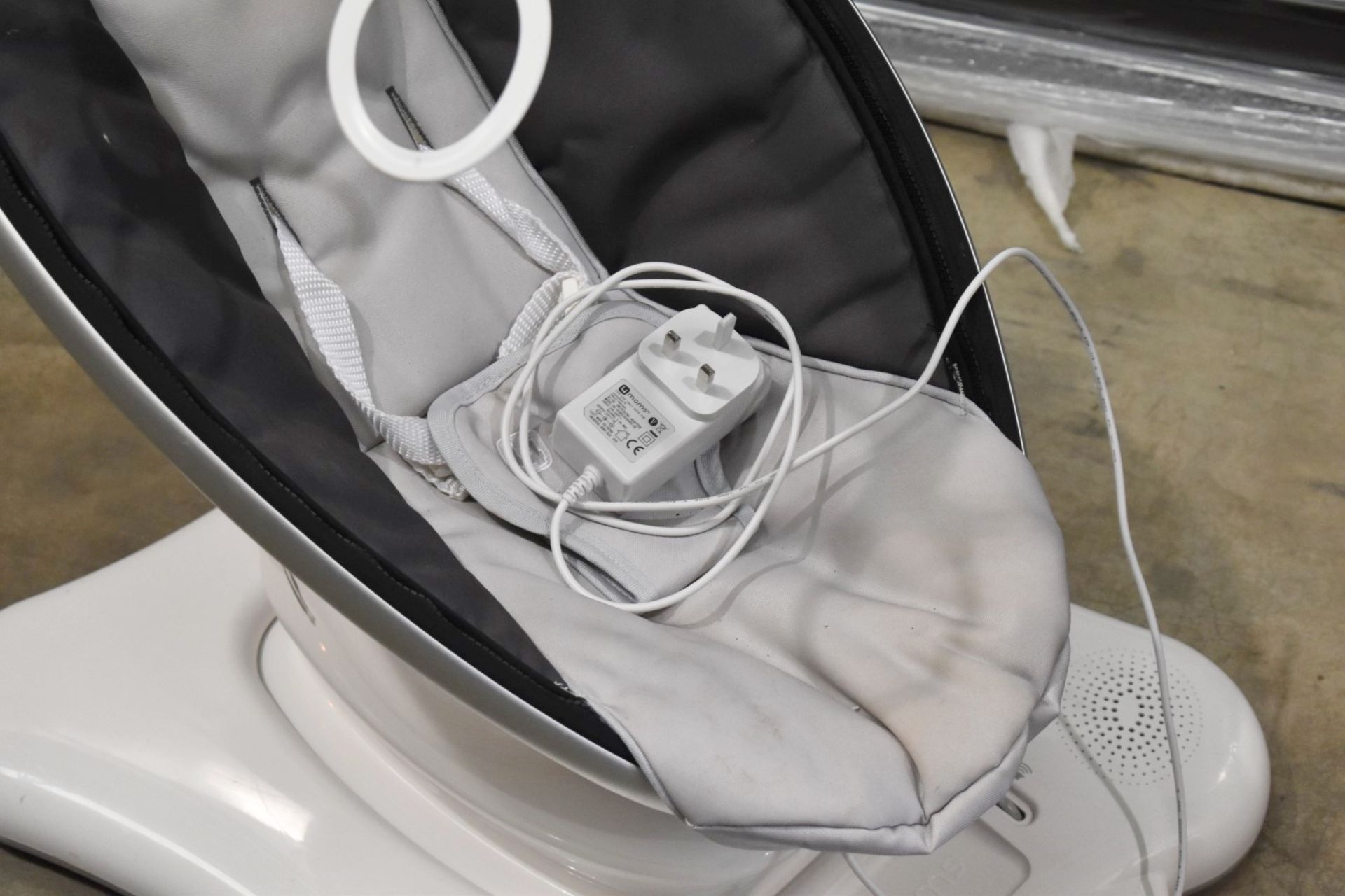 1 x Mothercare 4moms Mamaroo Baby Chair - No VAT on the Hammer - RRP £270 - CL572 - Ref DFL102 - - Image 5 of 6