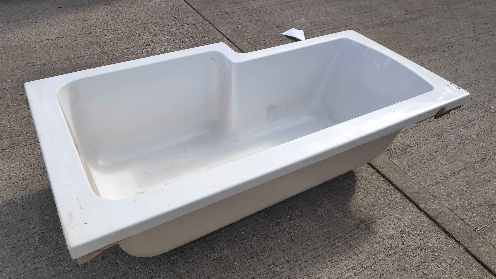 1 x P Shape Bath - 1500x850mm - Ref: MT791 - CL011 - Location: Altrincham WA14Bath is sold a - Image 4 of 7