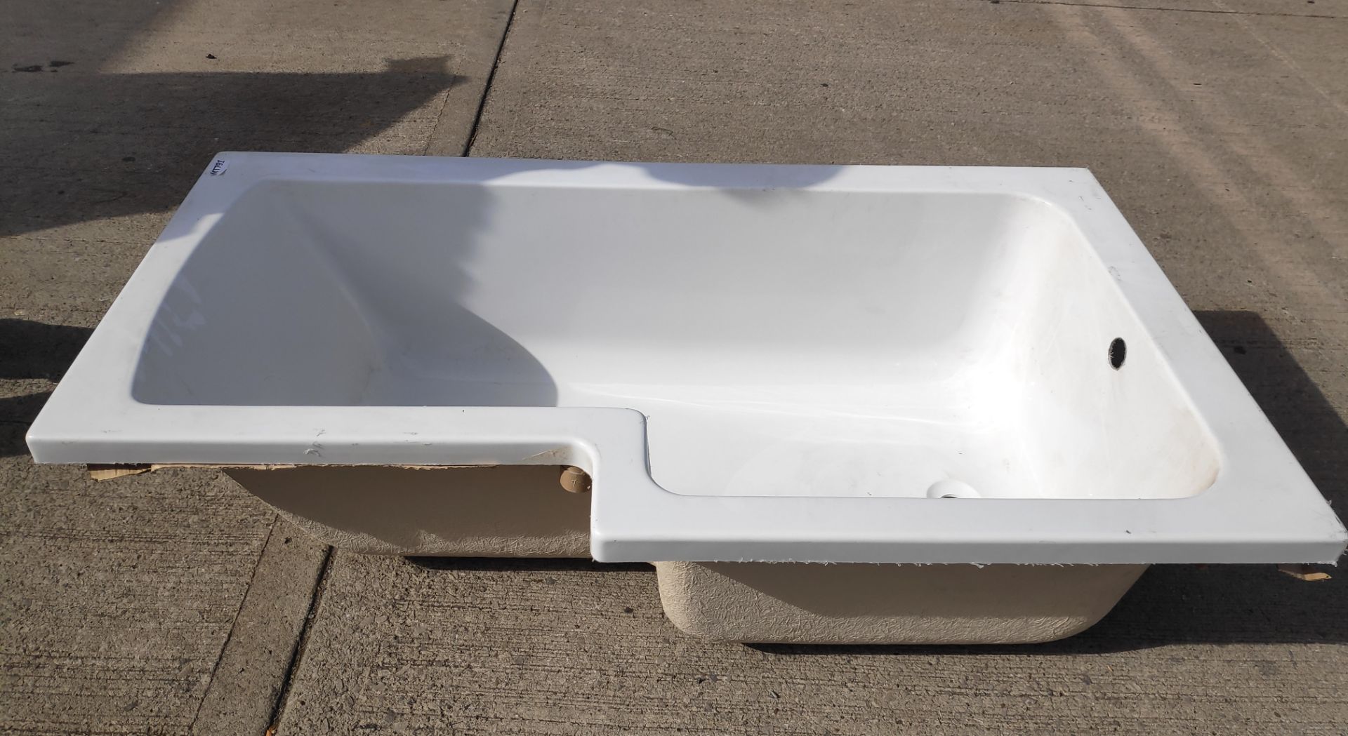 1 x P Shape Bath - 1500x850mm - Ref: MT791 - CL011 - Location: Altrincham WA14Bath is sold a - Image 6 of 7