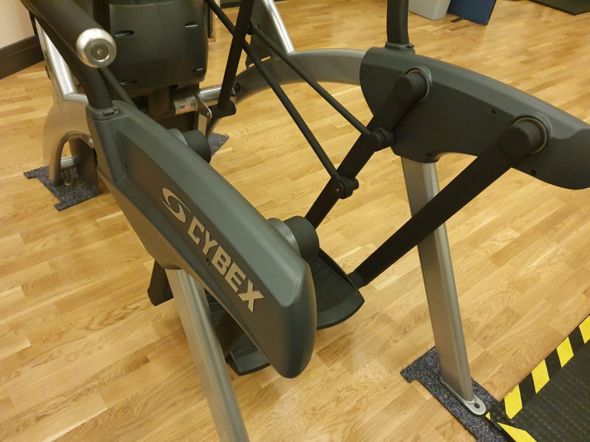 1 x Cybex Stepper Arc Cross Trainer With E3 Colour Screen Console, Phone Charger, USB Sockets, - Image 2 of 8