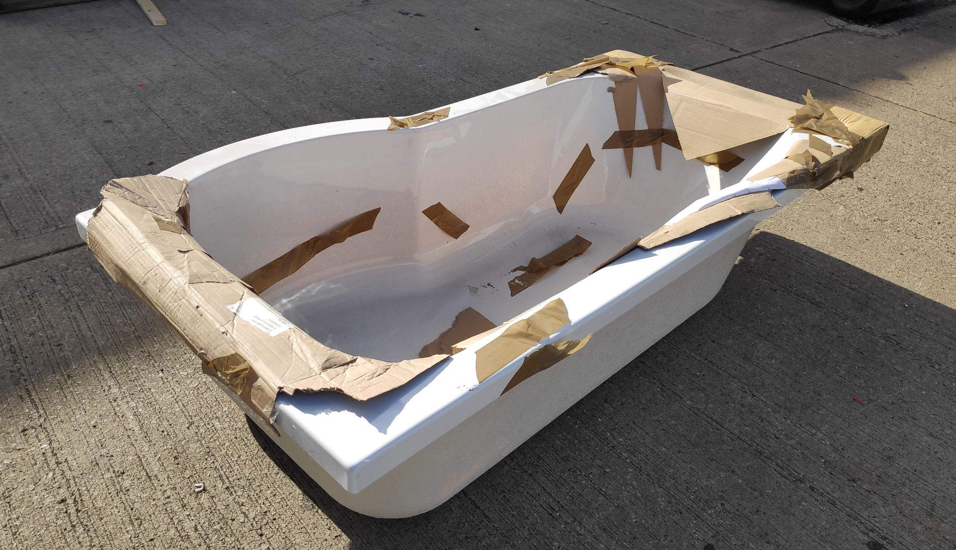 1 x P Shape Bath - 1600x850mm - Ref: MS326 - CL011 - Location: Altrincham WA14Bath is sold a - Image 7 of 8