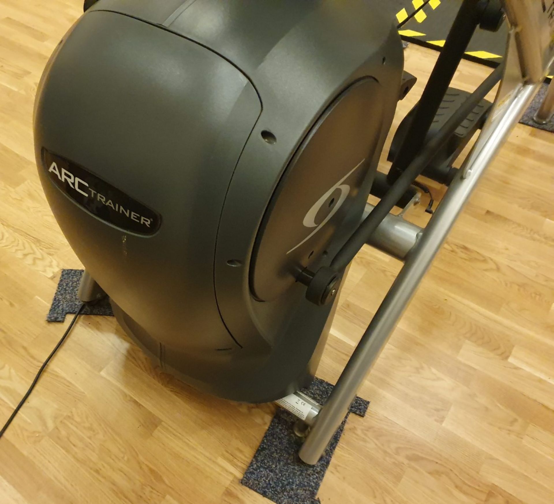 1 x Cybex Stepper Arc Cross Trainer With E3 Colour Screen Console, Phone Charger, USB Sockets, - Image 3 of 8