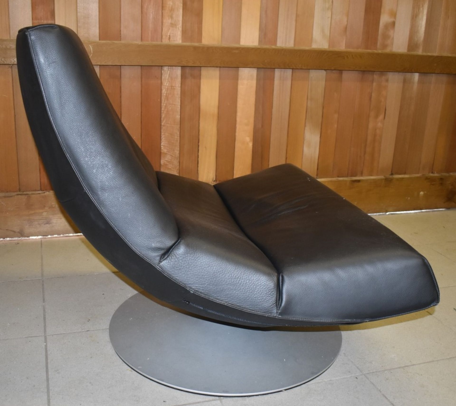 1 x Contemporary Black Leather Swivel Chair With Silver Base - Dimensions: H85/40 x W97 x D100 cms - - Image 3 of 3