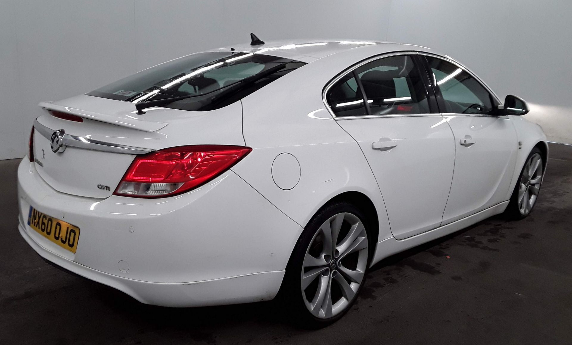 2010 Vauxhall Insignia 2.0 CDTI SRI 5 Door Hatchback - CL505 - NO VAT ON THE HAMMER - Location: Corb - Image 6 of 11