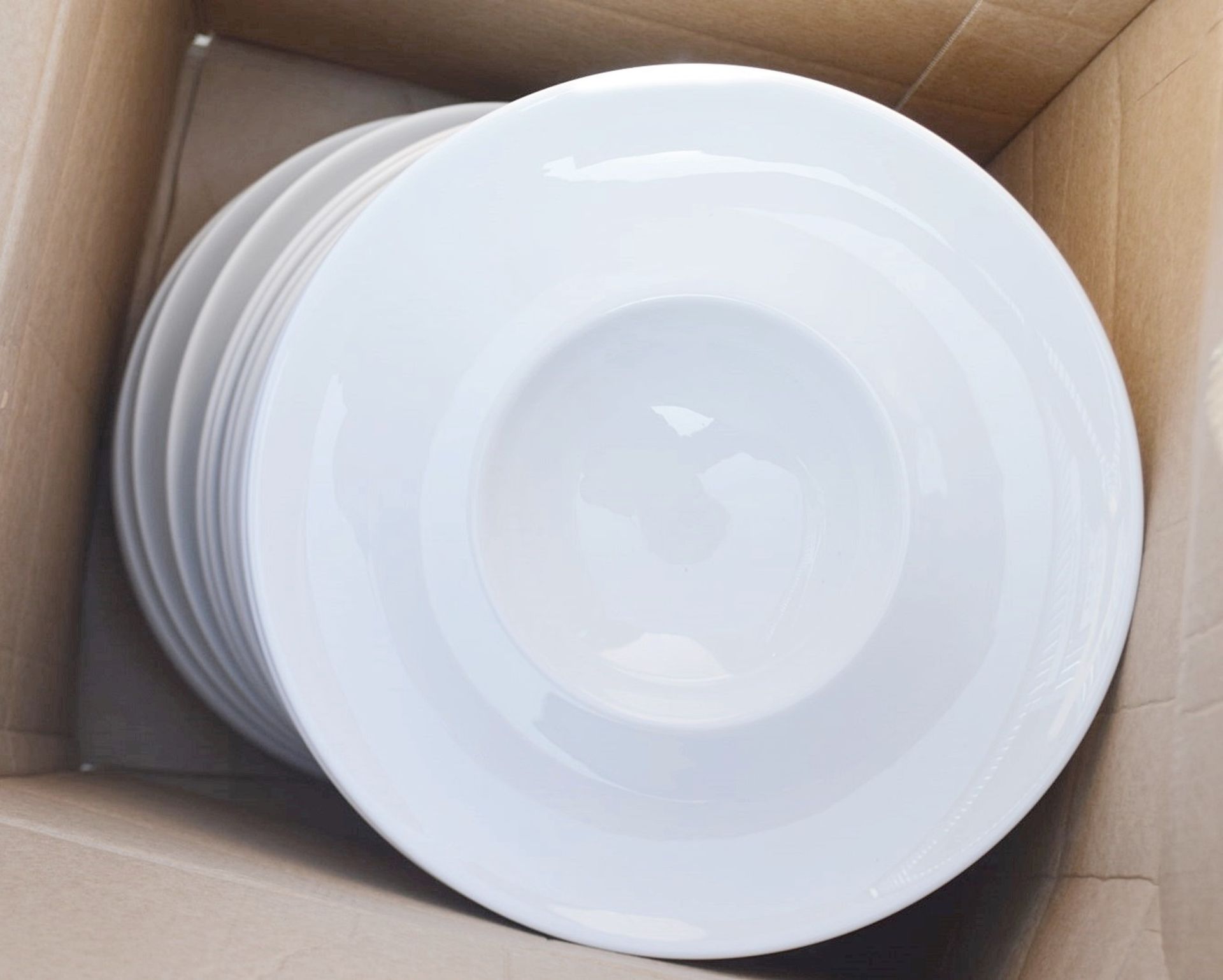 20 x PILLIVUYT Commercial Wide Rim Porcelain Soup / Pasta Bowls In White - Dimensions: 26cm Diameter - Image 2 of 5