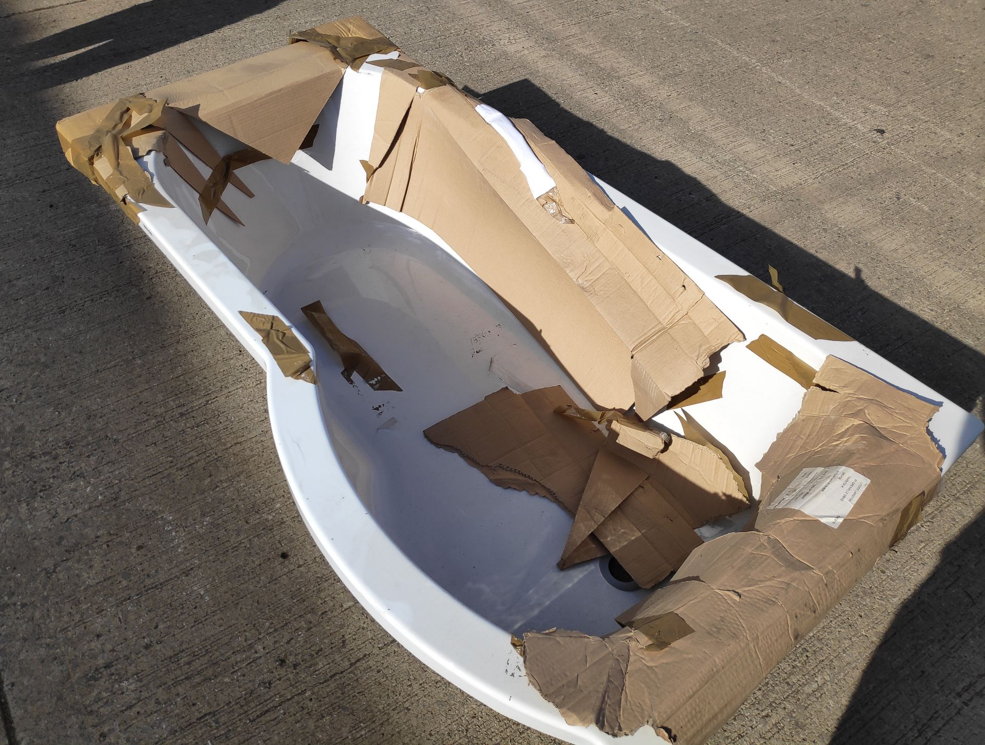 1 x P Shape Bath - 1600x850mm - Ref: MS326 - CL011 - Location: Altrincham WA14Bath is sold a - Image 4 of 8