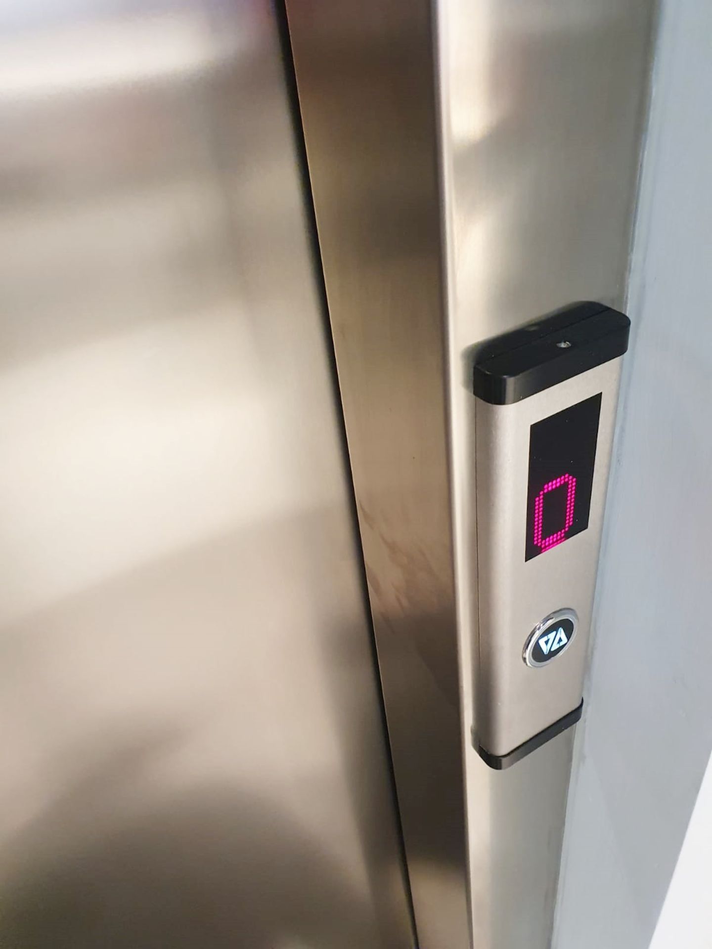 1 x Stannah Elevator Lift - Max Capacity 5 People / 400kg - Internal Dimensions H200 x W110 x D140 - Image 6 of 13