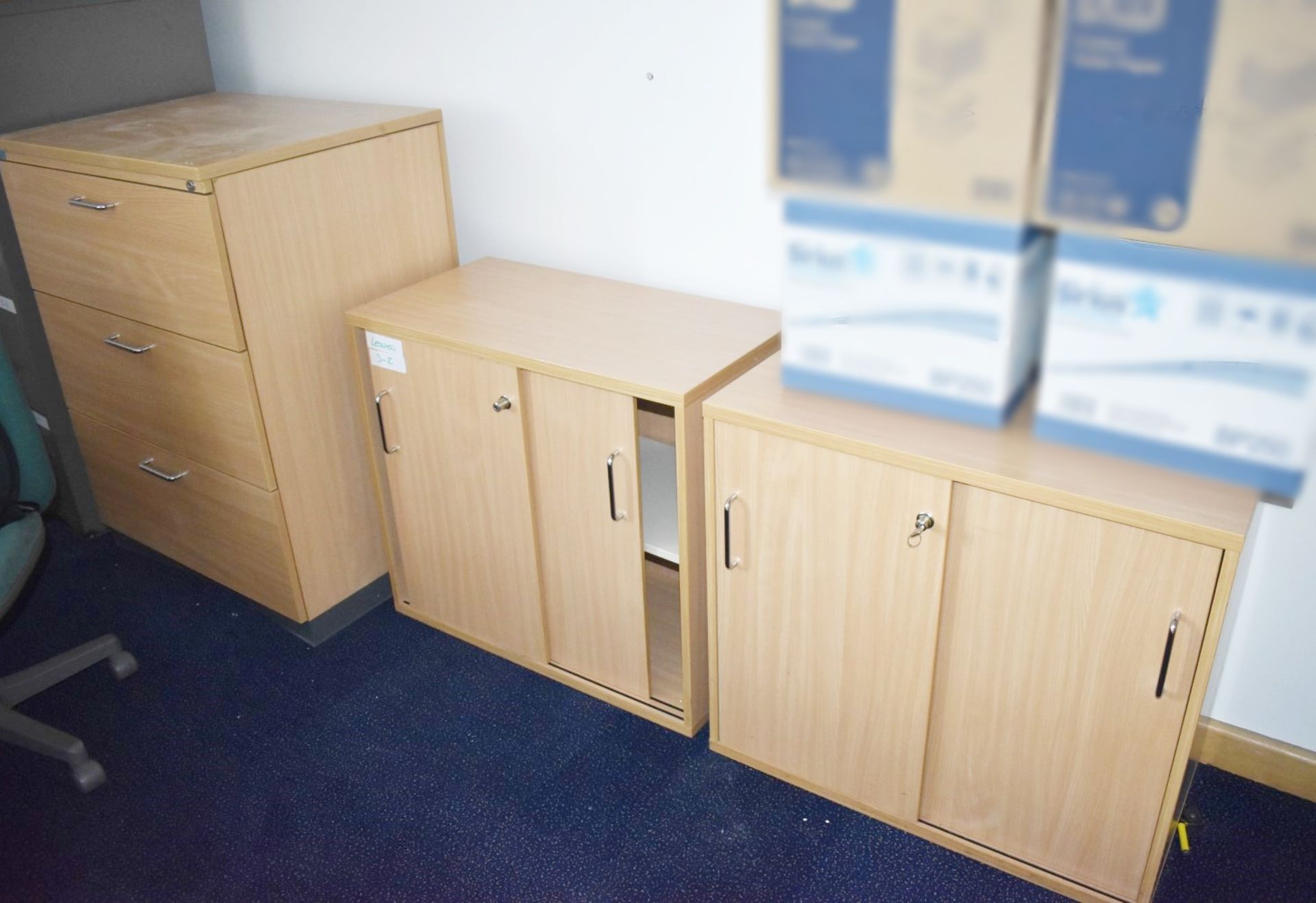 1 x Assorted Collection of Office Furniture - Includes 2 x 160cm Office Desks, 3 x Swivel Chairs, - Image 4 of 7