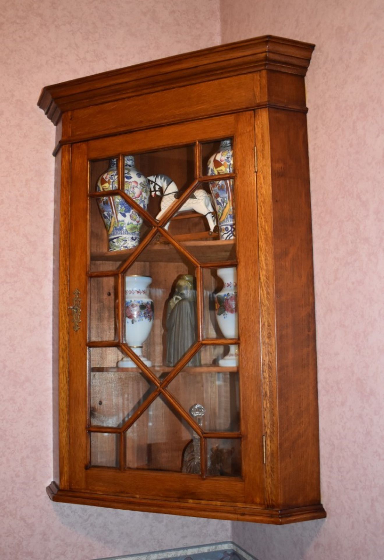 1 x Vintage Georgian Style Corner Handing Cupboard With Astragal Glazed Door  - Dimensions  H93 x - Image 4 of 6