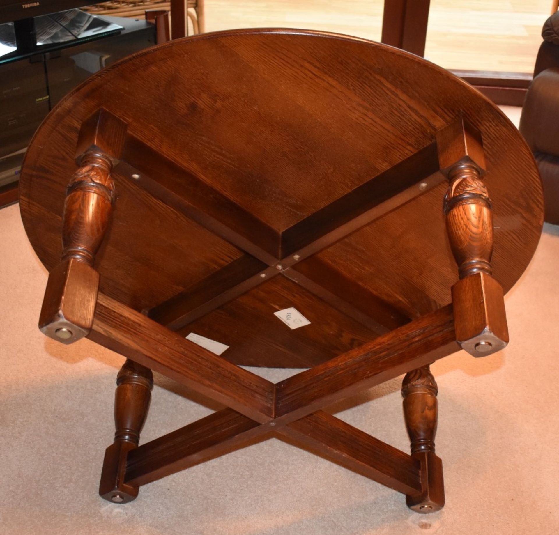 1 x Round Carved Oak Coffee Table By Jaycee - JacobeanStyle With Turned Legs, Joining Stretchers and - Image 5 of 8