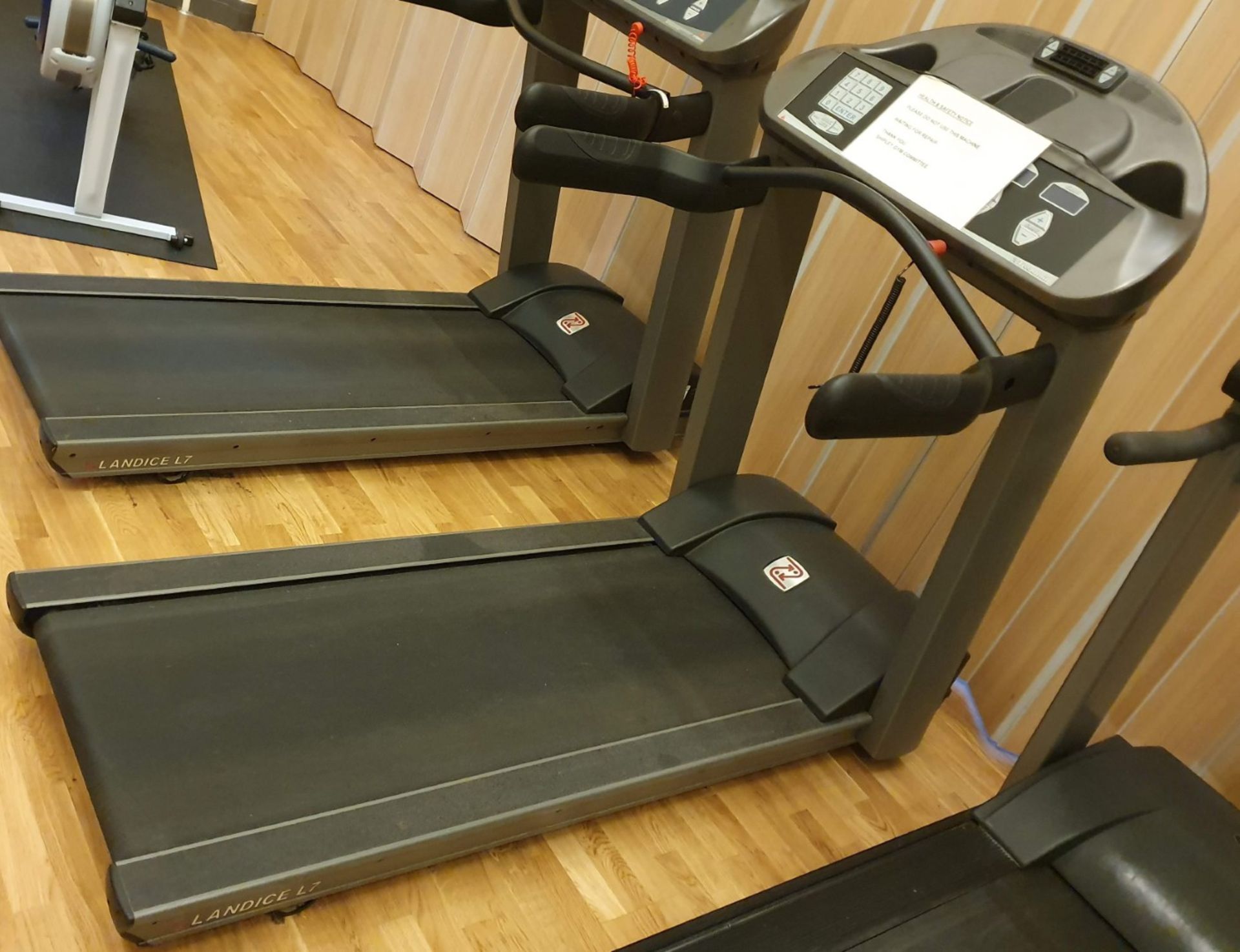 1 x Landice L7 Club Series Treadmill Running Machine - Approx RRP £6,000 - Please Read Description -