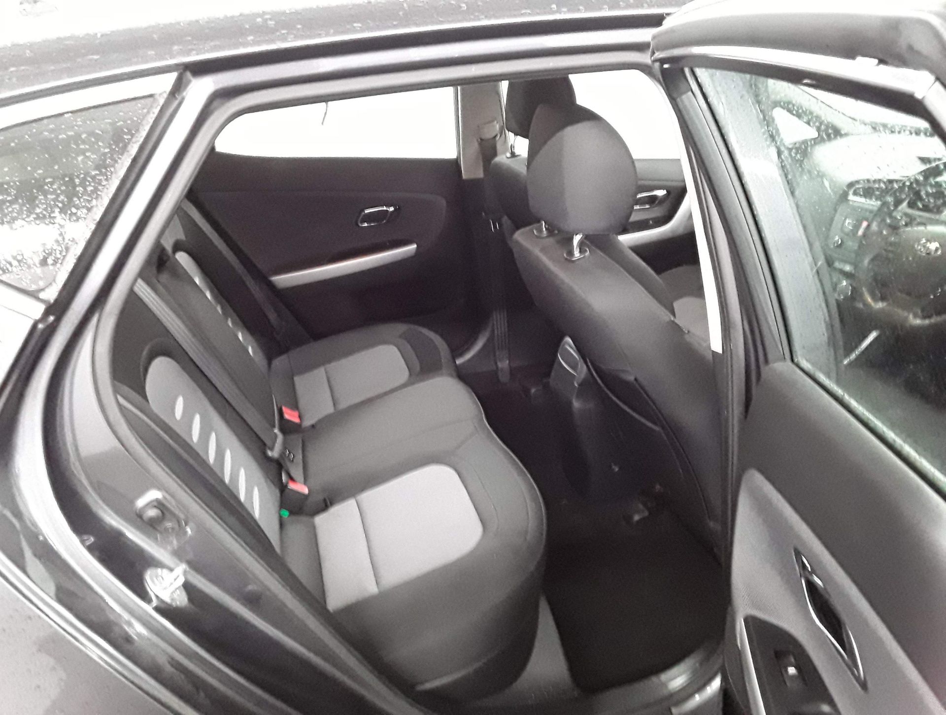 2015 Kia Ceed 2 1.6 CRDI Ecodynamiques 5 Door Hatchback - CL505 - NO VAT ON THE HAMMER - Location: C - Image 7 of 12
