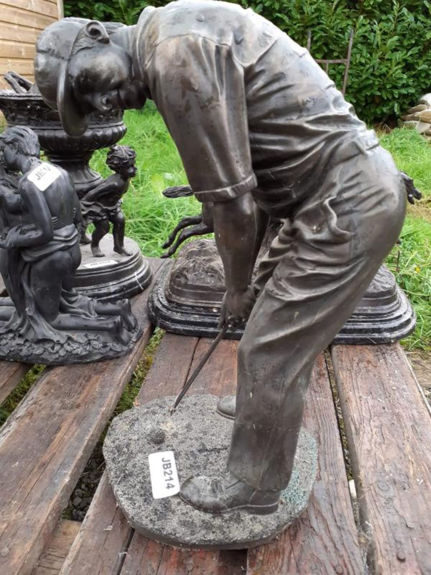 1 x Veronese Bronze Figurine / Sculpture Of A Golfer - Dimensions: Height 40cm x 20 x 18cm - Ref: JB