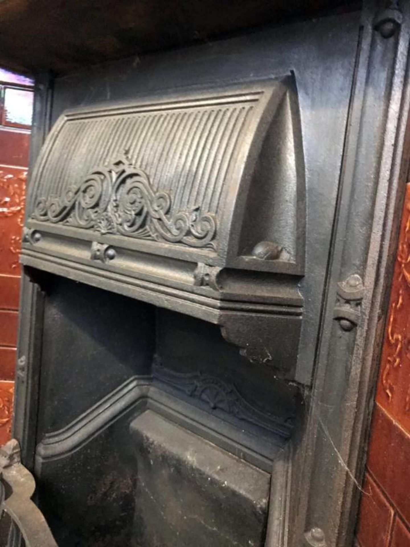 1 x Stunning Antique Victorian Cast Iron Fire Surround With Pristine Tiled Sides - Dimensions: Heigh - Image 2 of 9
