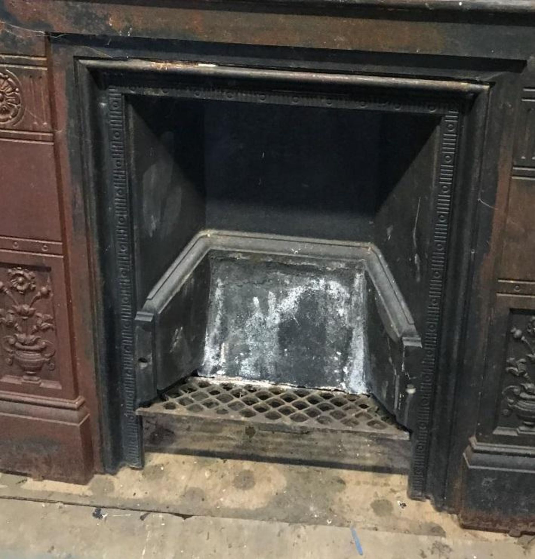 1 x Stunning Antique Victorian Cast Iron Fire Surround With Ornate Sides - Dimensions: Height 104cm - Image 2 of 3