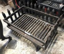 1 x Antique Fire Grate - Dimensions: 46 x 31 x Height 31cm - Ref: JB269 (F) - Pre-Owned - NO VAT ON