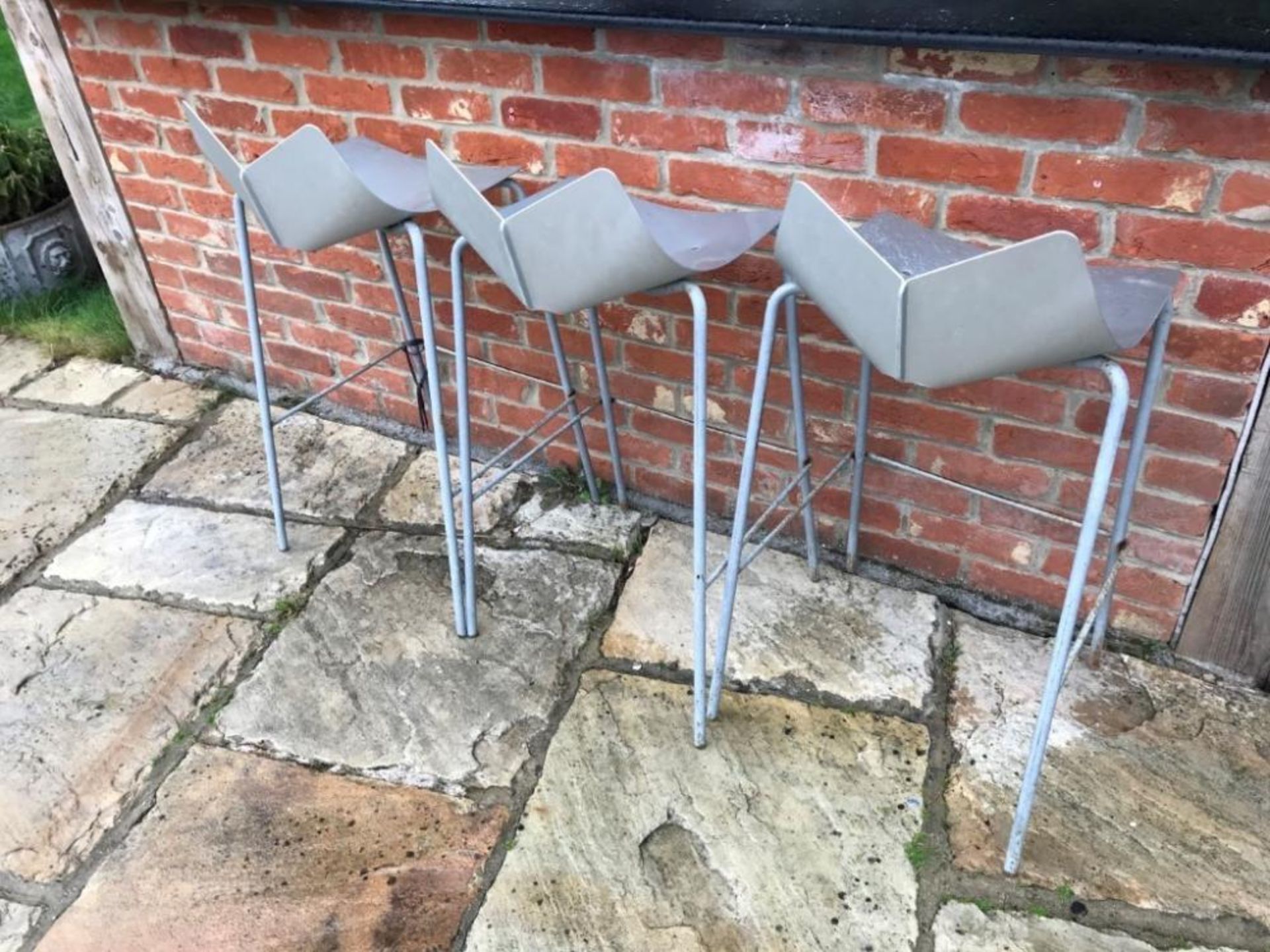 12 x Metal Outdoor Bar Stools With A Mondern Contemporary Design - Ref: JB160 - Pre-Owned - NO VAT O - Image 2 of 5