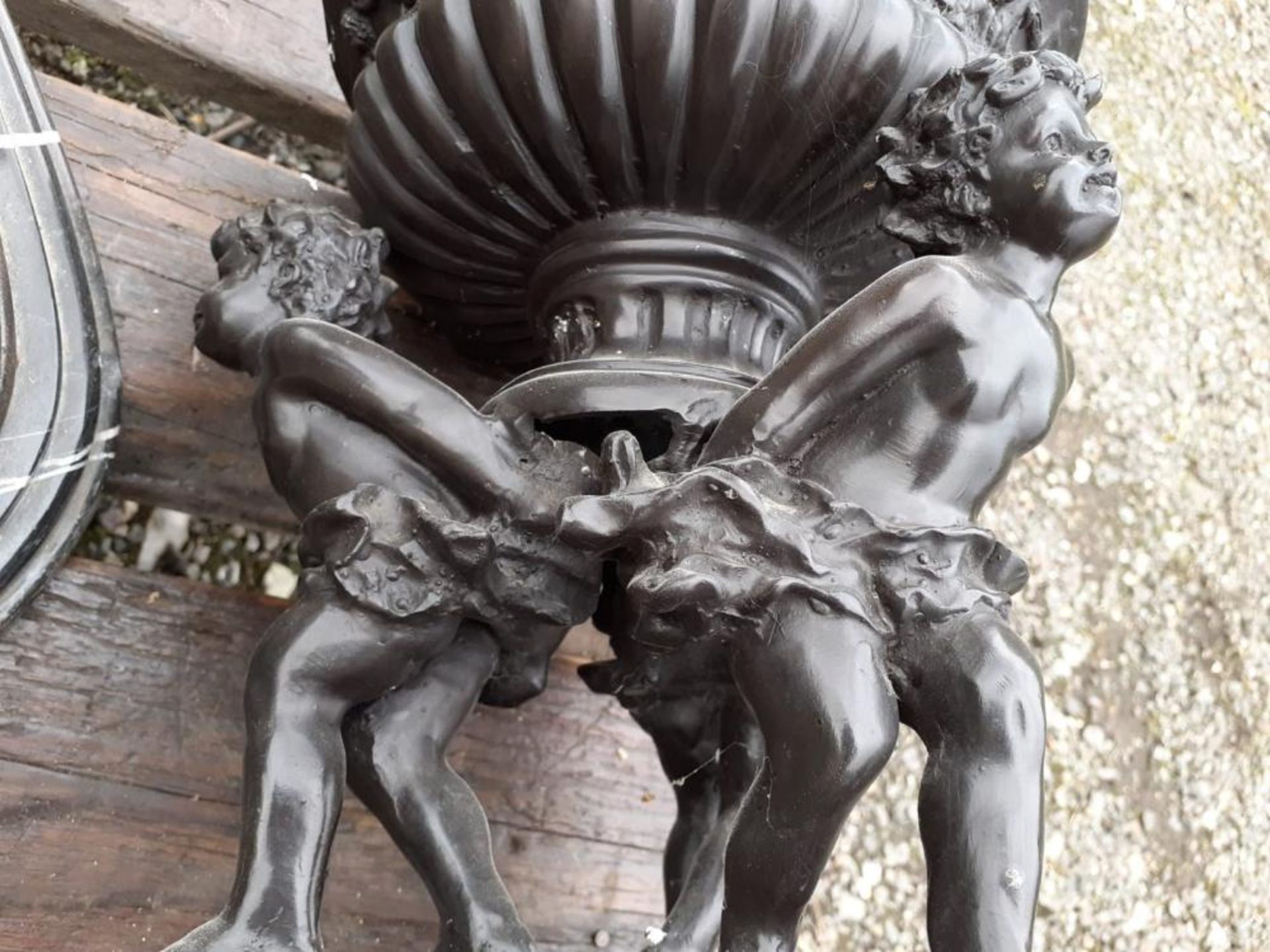 1 x Large Table Statue / Sculpture Of 3 Cherubs Carrying A Planter In Black Metal With Marble / Gran - Image 3 of 10