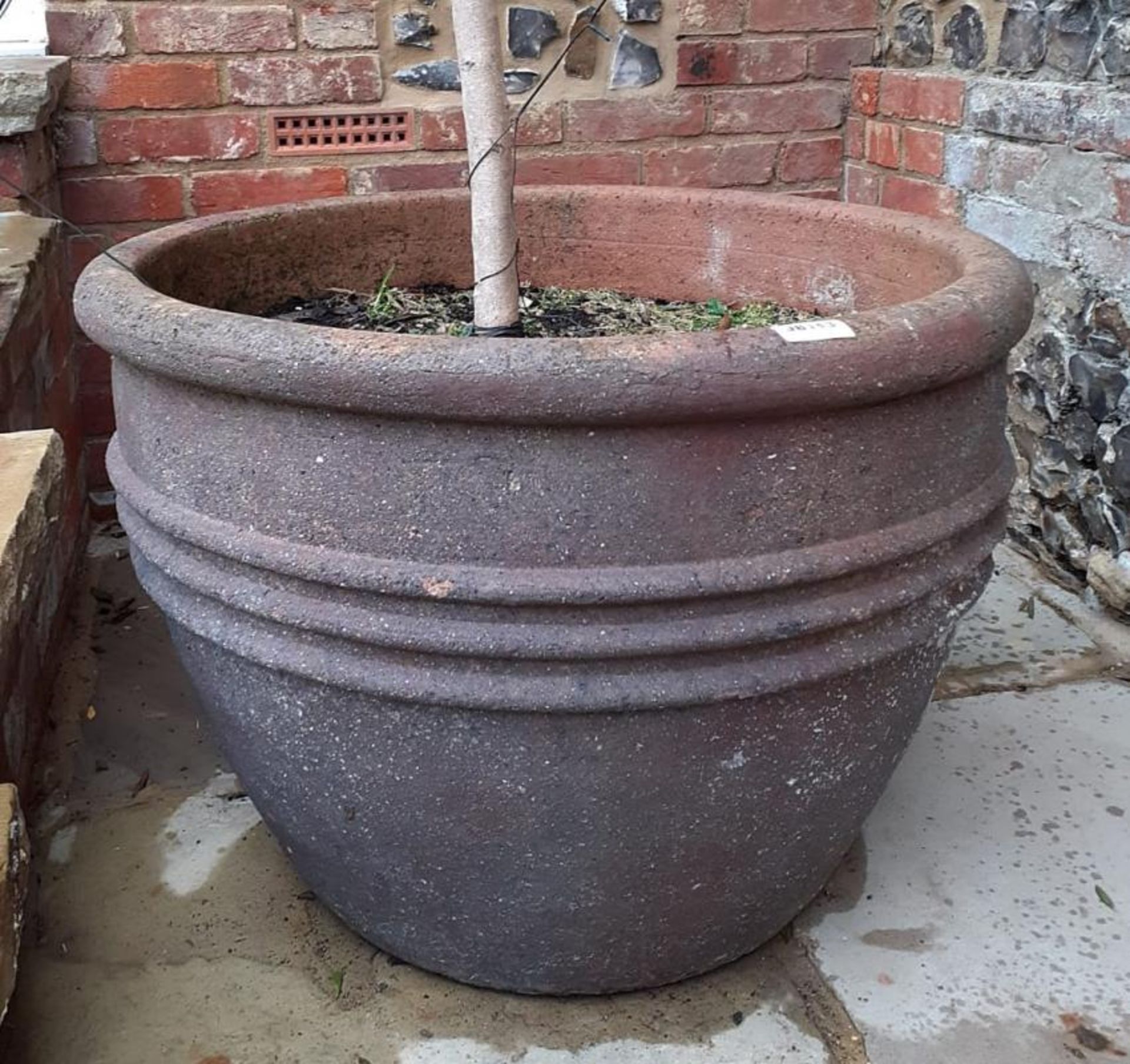 1 x Substantial Garden Planter Diameter 75cm x height 55cm - Ref: JB113 - Pre-Owned - NO VAT ON THE - Image 3 of 6