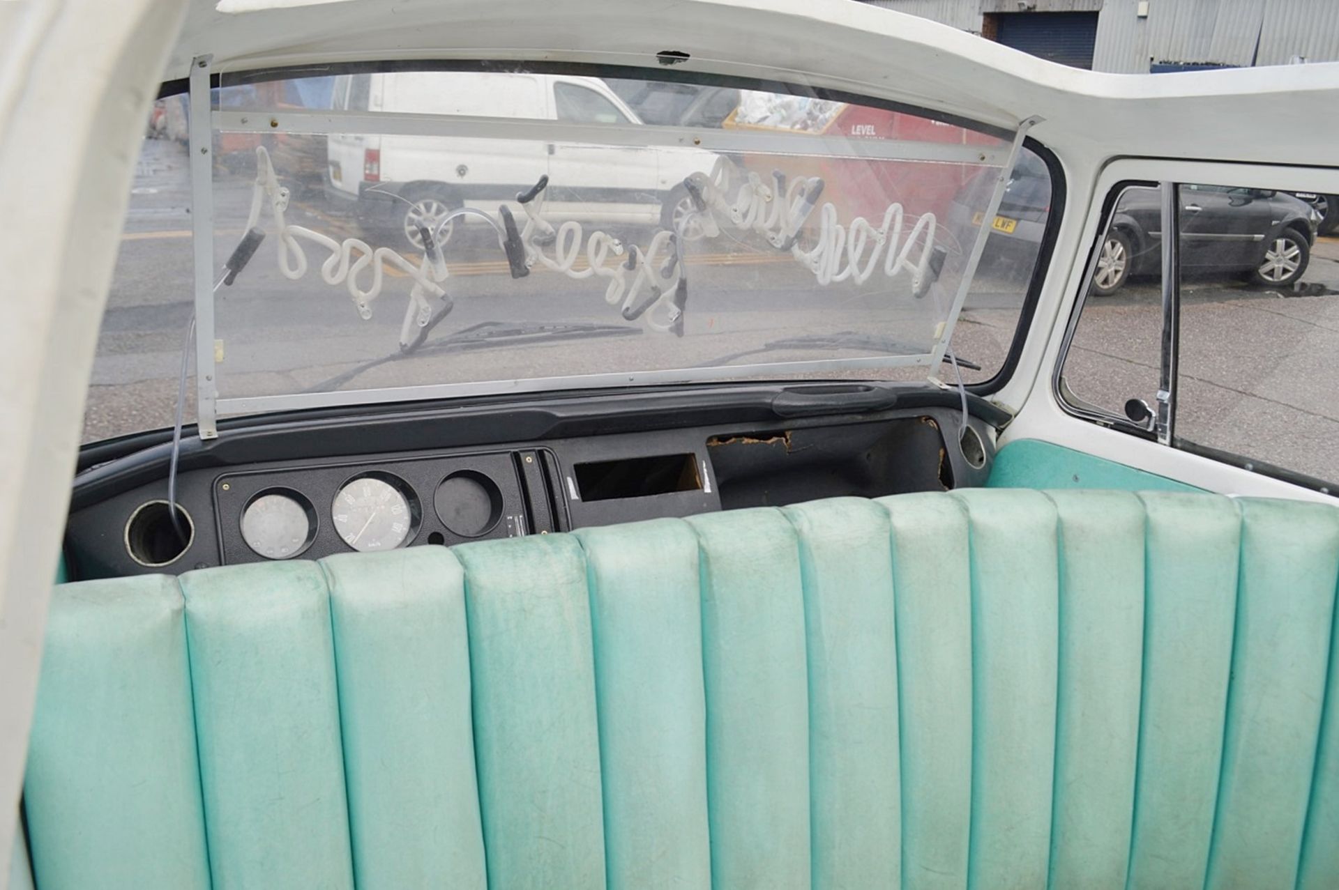 1 x Converted Vintage VW Camper Restaurant Seating Booth In Teal - Dimensions: H180 x W400 x D160cm - Image 18 of 21