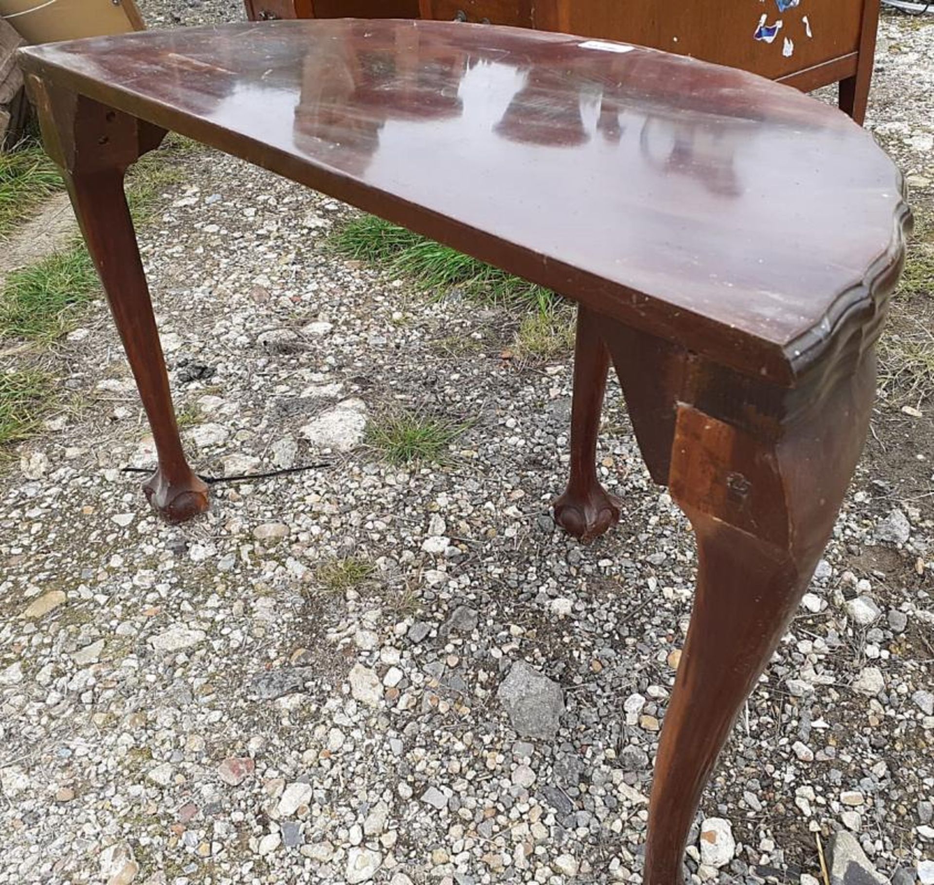 1 x Antique Mahogany Half Moon Hall Table With Ball And Claw Feet - Ref: JB235 - Pre-Owned - NO VAT - Image 3 of 5