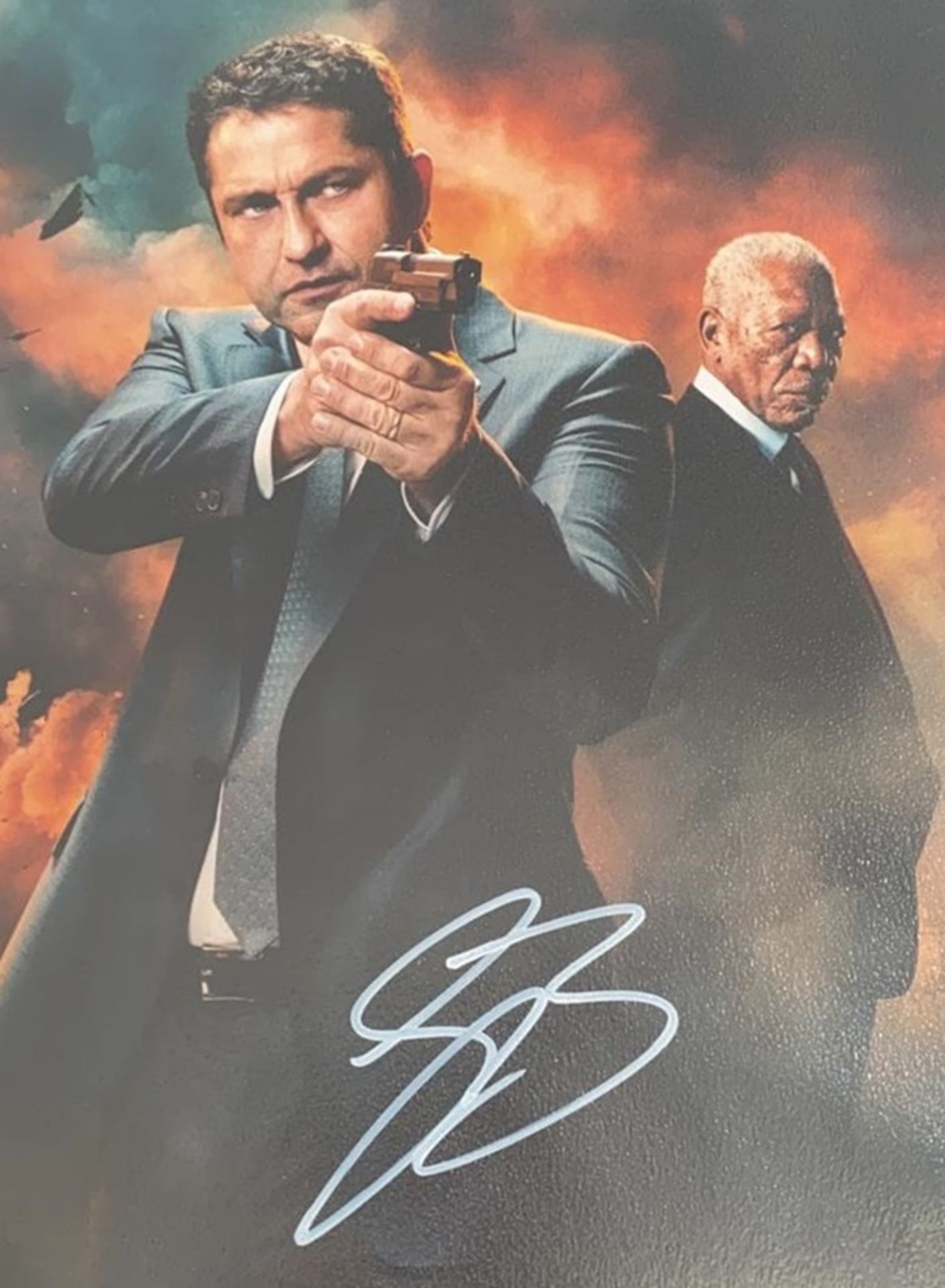 1 x Signed Autograph Picture - GERARD BUTLER ANGEL HAS FALLEN - With COA - Size 12 x 8 Inch -