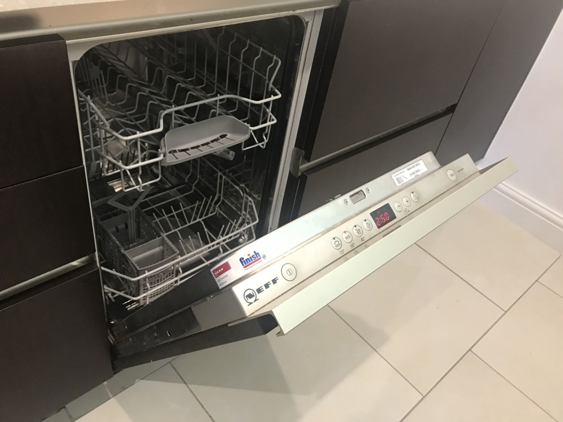 1 x Siematic Contemporary Fitted Kitchen Featuring Wenge Soft Close Handleless Doors, Corian - Image 49 of 64