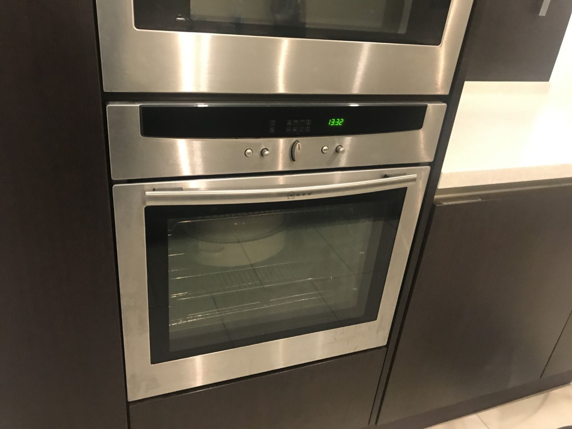 1 x Siematic Contemporary Fitted Kitchen Featuring Wenge Soft Close Handleless Doors, Corian - Image 16 of 64