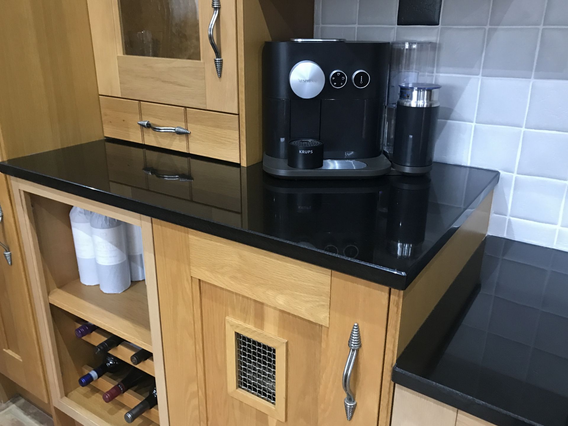 1 x Farmhouse Shaker Style Fitted Kitchen Featuring Solid Oak Soft Close Doors, Central Island, - Image 27 of 60