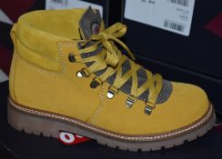 1 x Pair of Designer Olang Merano BTX Giallo 822 Women's Winter Boots - Euro Size 36 - Brand New