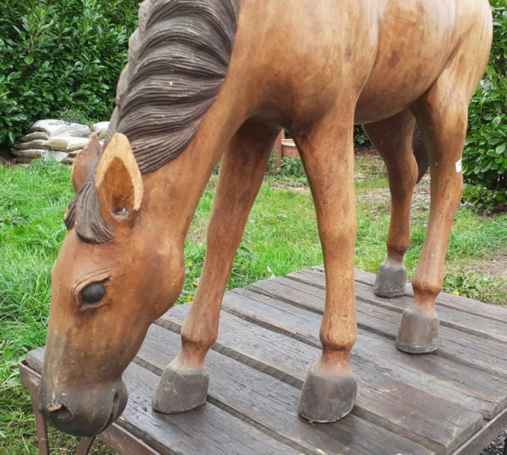 1 x Sunstantial Sized 1-Metre Long Solid Wooden Horse In Grazing Position - Dimensions: Length 110cm