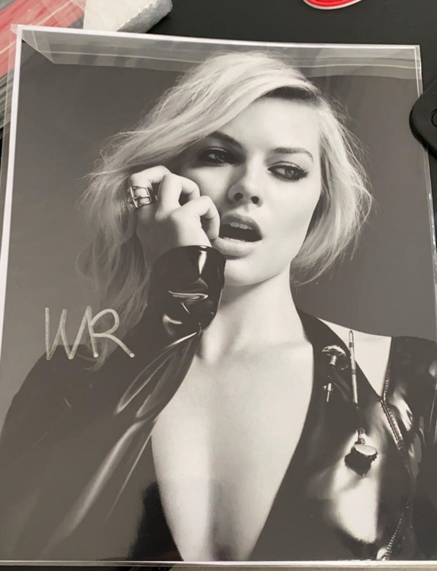 1 x Signed Autograph Picture - Margot Robbie - With COA - Size 10 x 8 Inch - CL590 - Location: