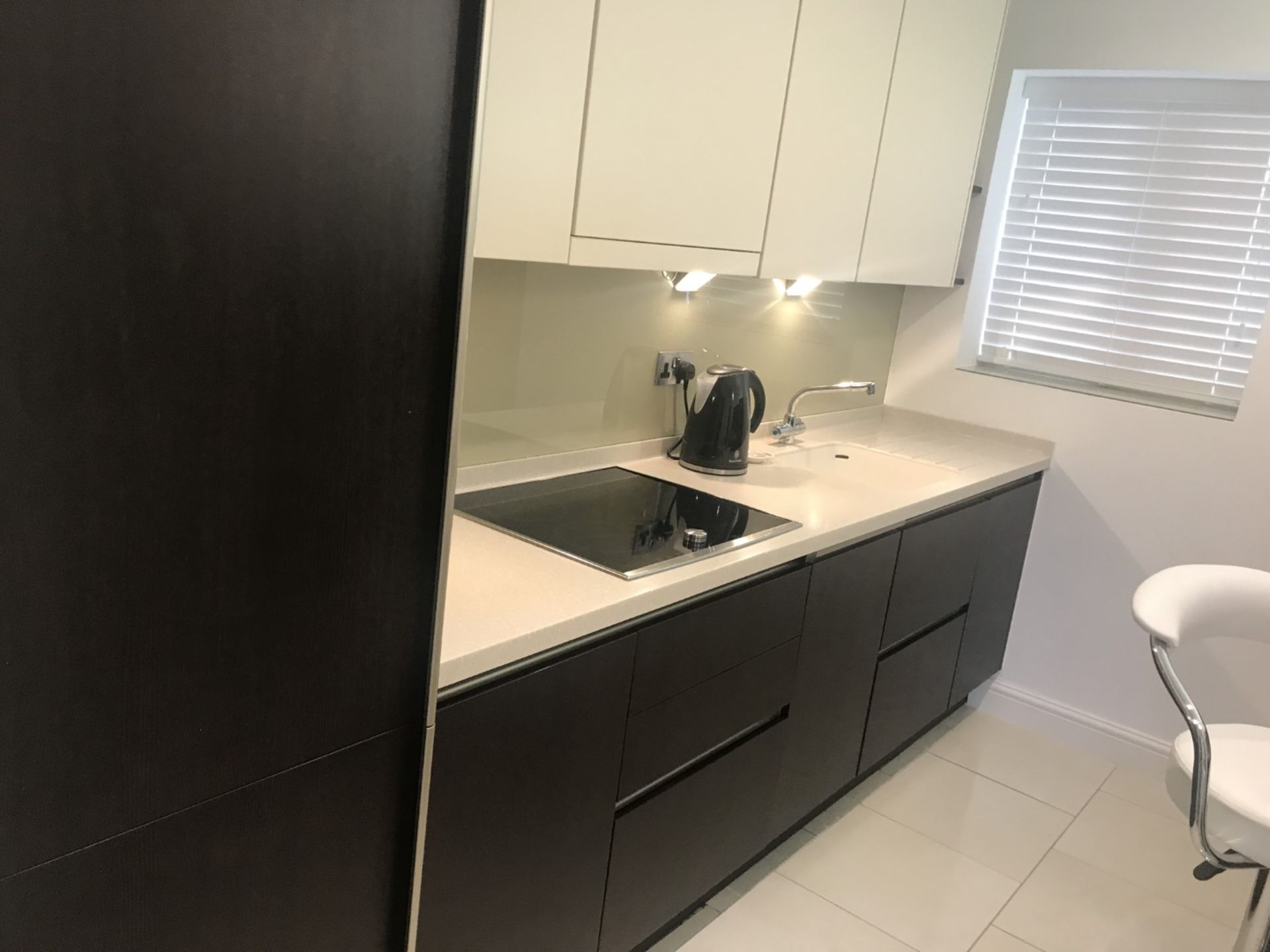 1 x Siematic Contemporary Fitted Kitchen Featuring Wenge Soft Close Handleless Doors, Corian - Image 8 of 64