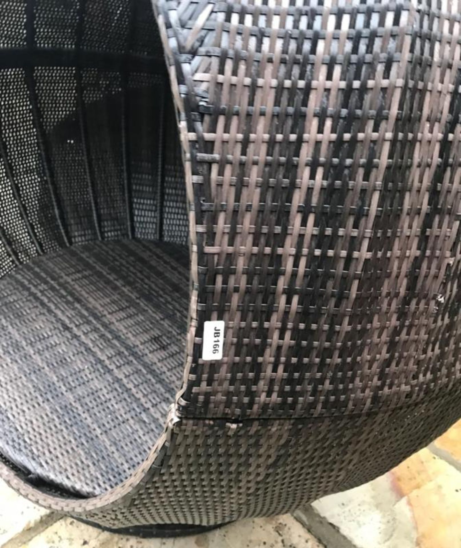 1 x Wicker/rattan Large Egg Shaped Daybed With Large Rounded Cushion Mat - Ref: JB166 - Pre-Owned - - Image 4 of 4