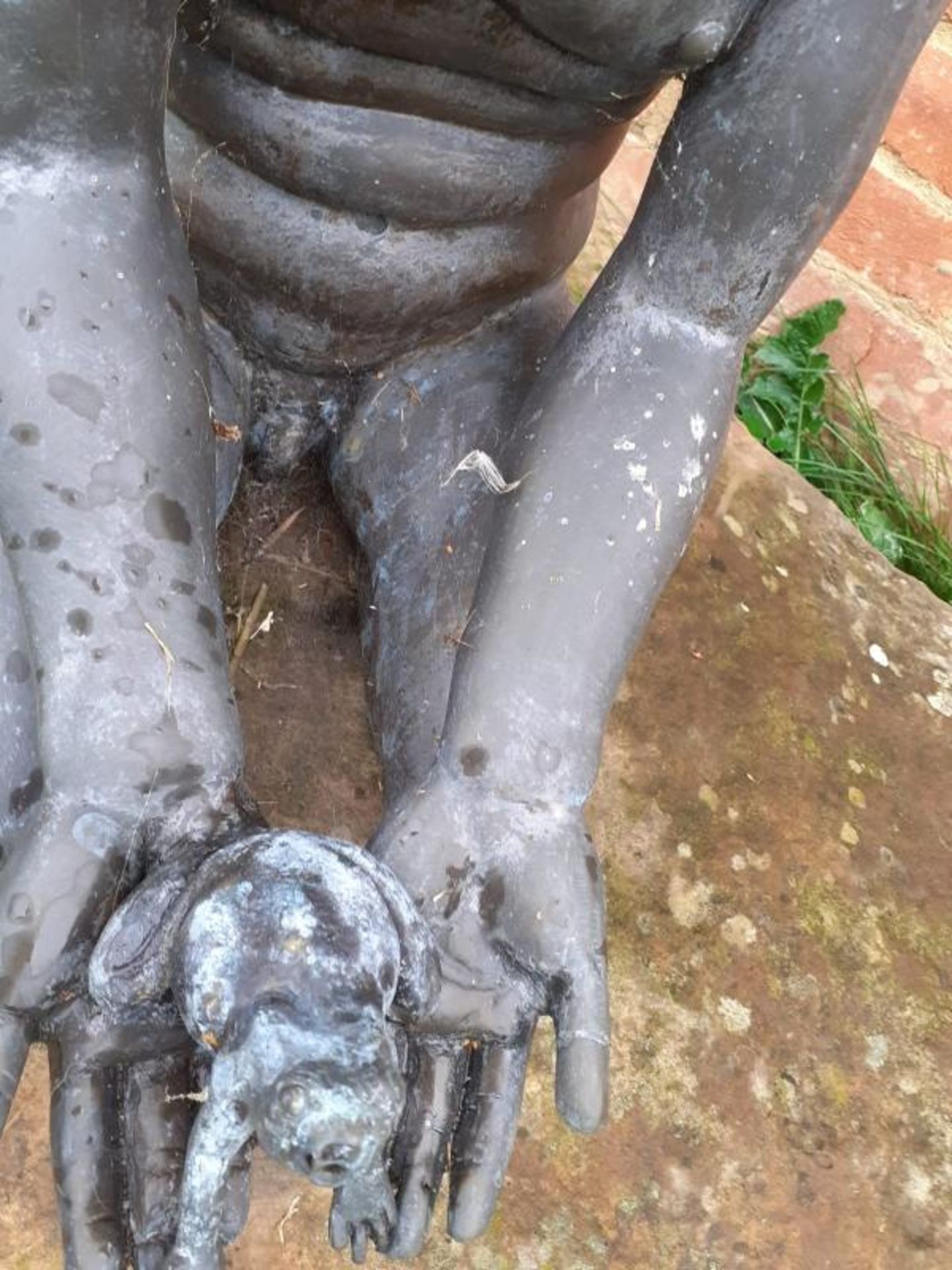 1 x Large Bronze / Metal Water Babies-Style Statue Of A Small Infant Kneeling Whilst Holding A Frog - Image 4 of 9