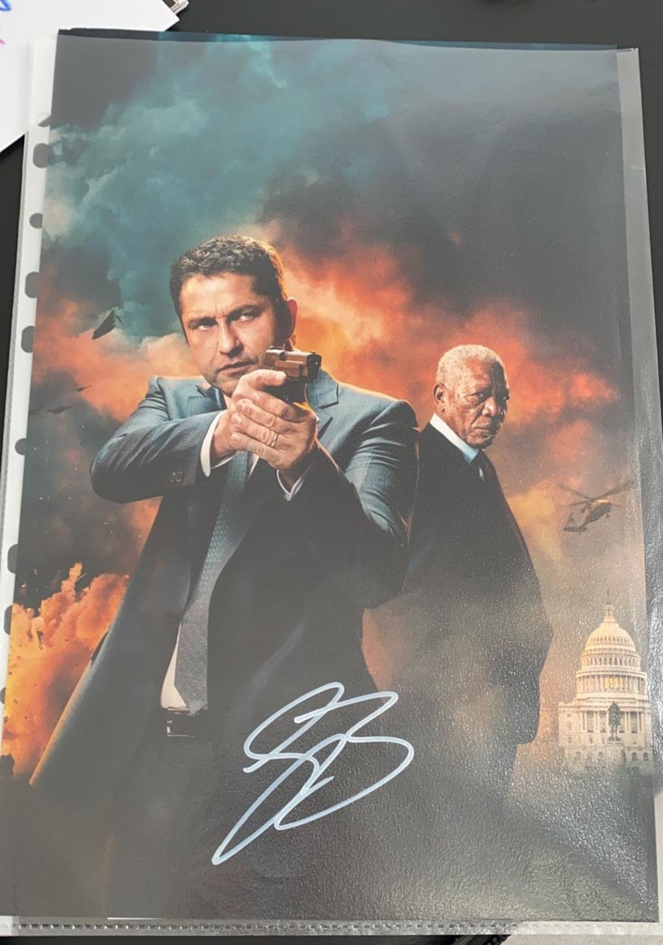 1 x Signed Autograph Picture - GERARD BUTLER ANGEL HAS FALLEN - With COA - Size 12 x 8 Inch - - Image 2 of 3