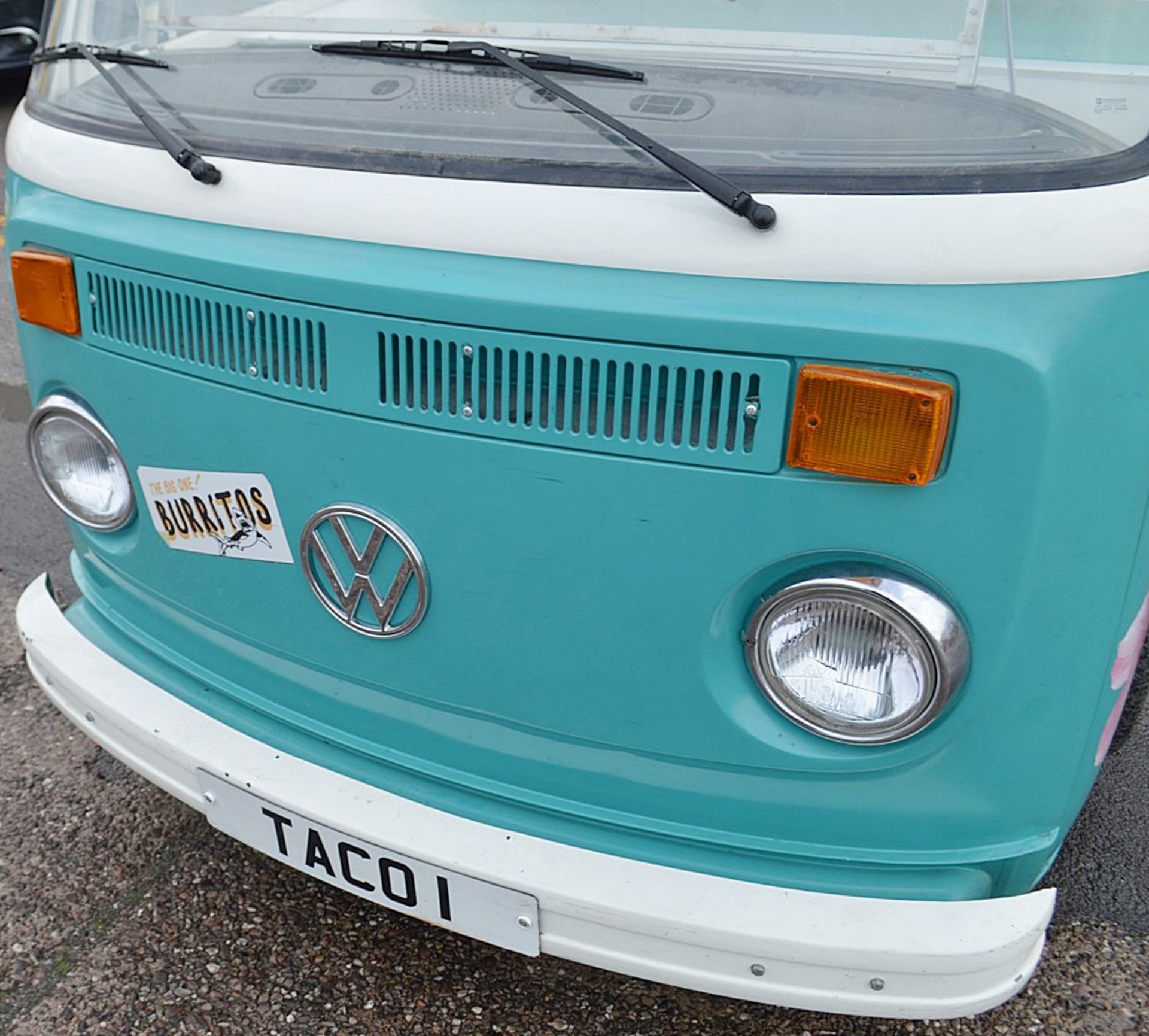 1 x Converted Vintage VW Camper Restaurant Seating Booth In Teal - Dimensions: H180 x W400 x D160cm - Image 7 of 21