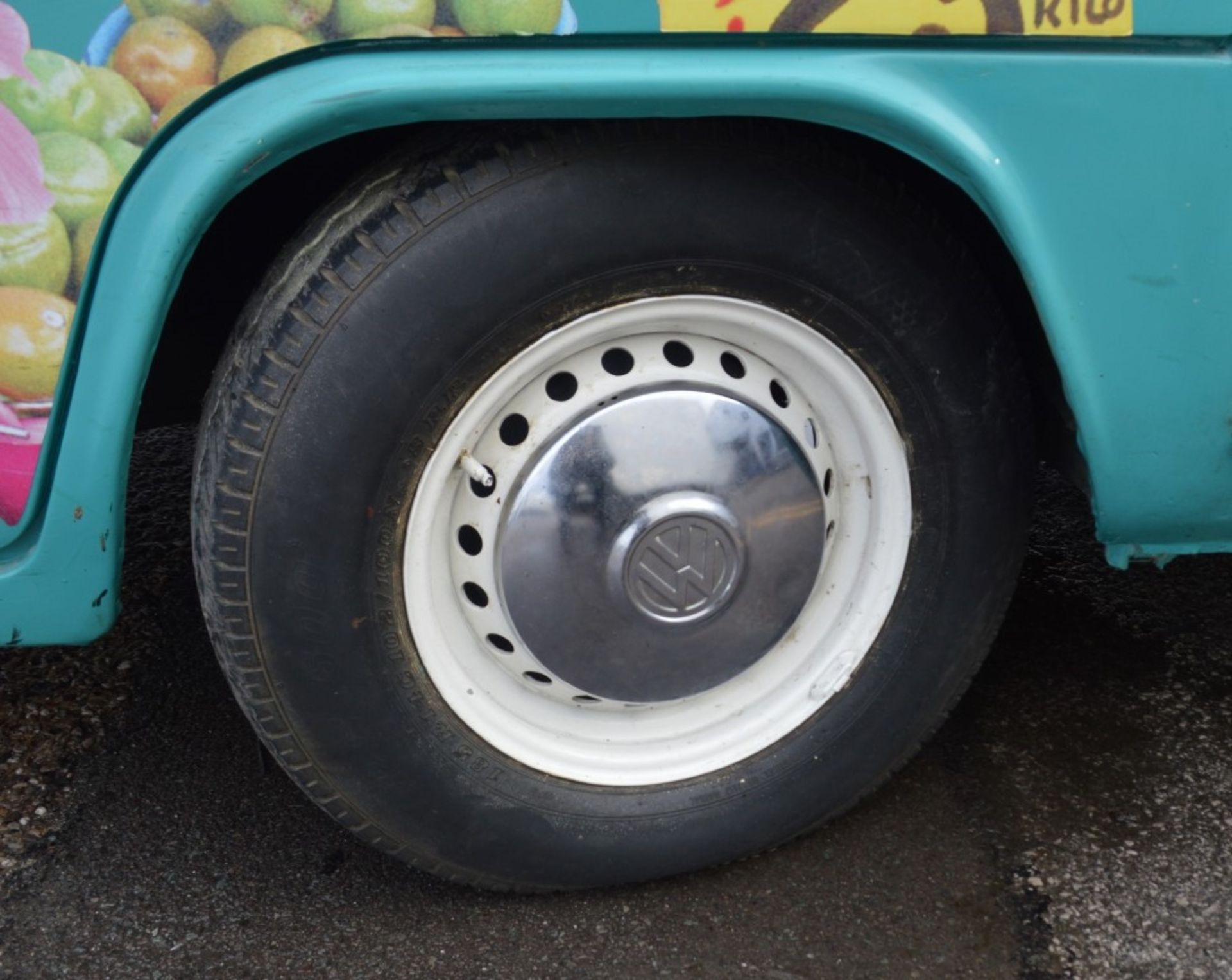 1 x Converted Vintage VW Camper Restaurant Seating Booth In Teal - Dimensions: H180 x W400 x D160cm - Image 14 of 21