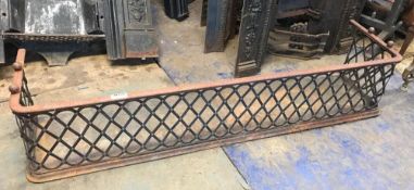 1 x Antique Cast Iron Fireguard - Dimensions: 152cm x depth 37cm x height 31cm - Ref: JB270 (F) - Pr