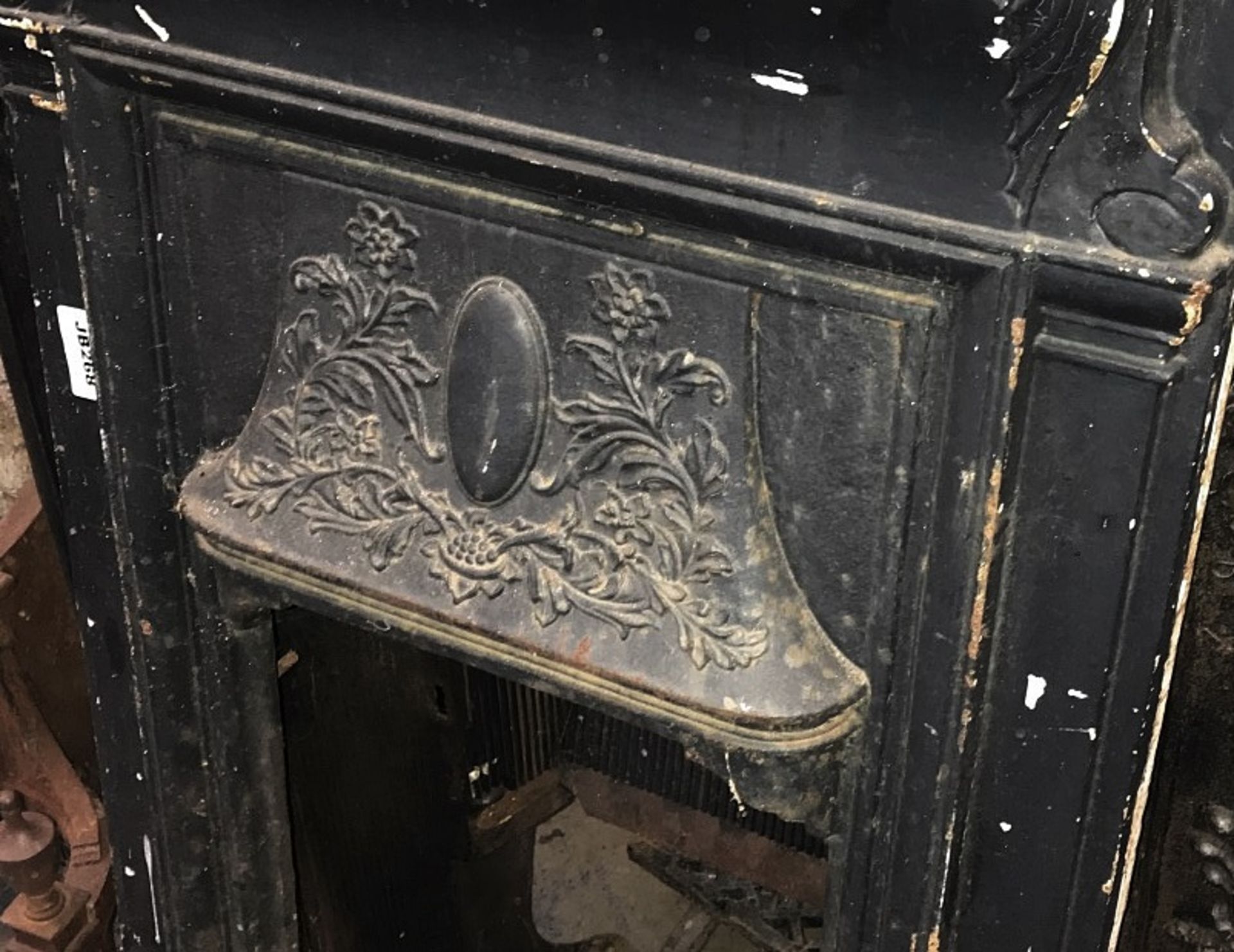 1 x Stunning Antique Victorian Cast Iron Fire Surround With Ornate Insert - Dimensions: Height 107cm - Image 3 of 4