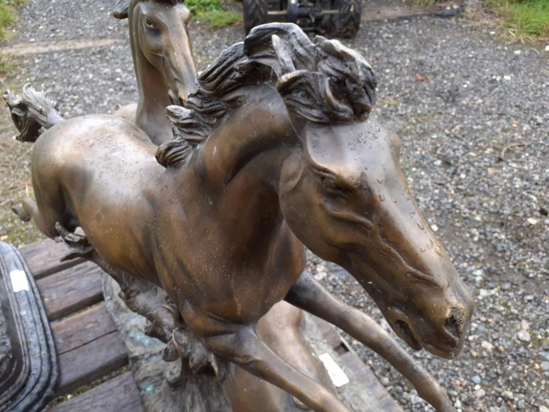 1 x Substantial Table Sculpture Of 3 Bronze Wild Horses - This Is A Stunning Detailed Heavy Piece Of - Image 12 of 14