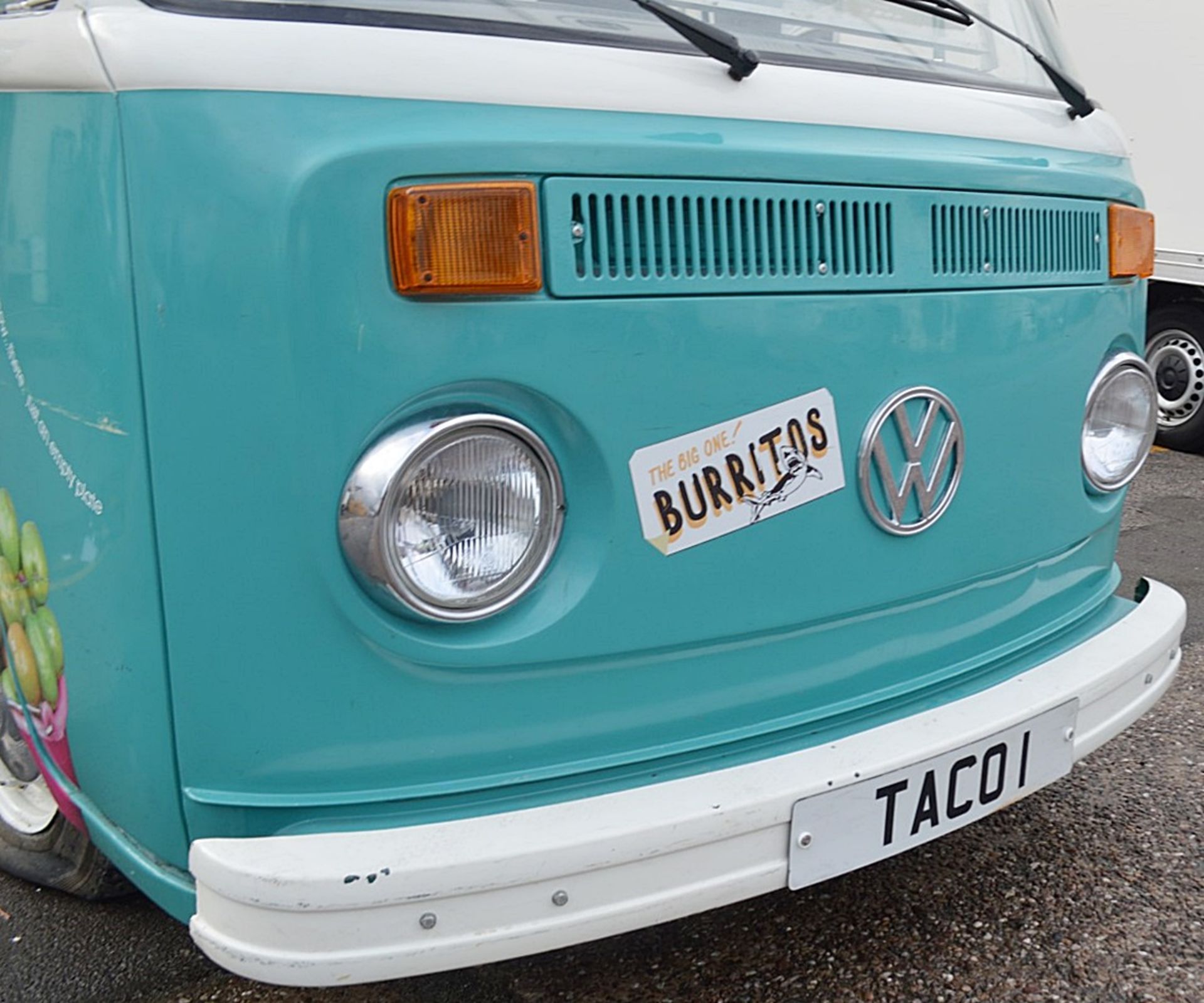 1 x Converted Vintage VW Camper Restaurant Seating Booth In Teal - Dimensions: H180 x W400 x D160cm - Image 8 of 21