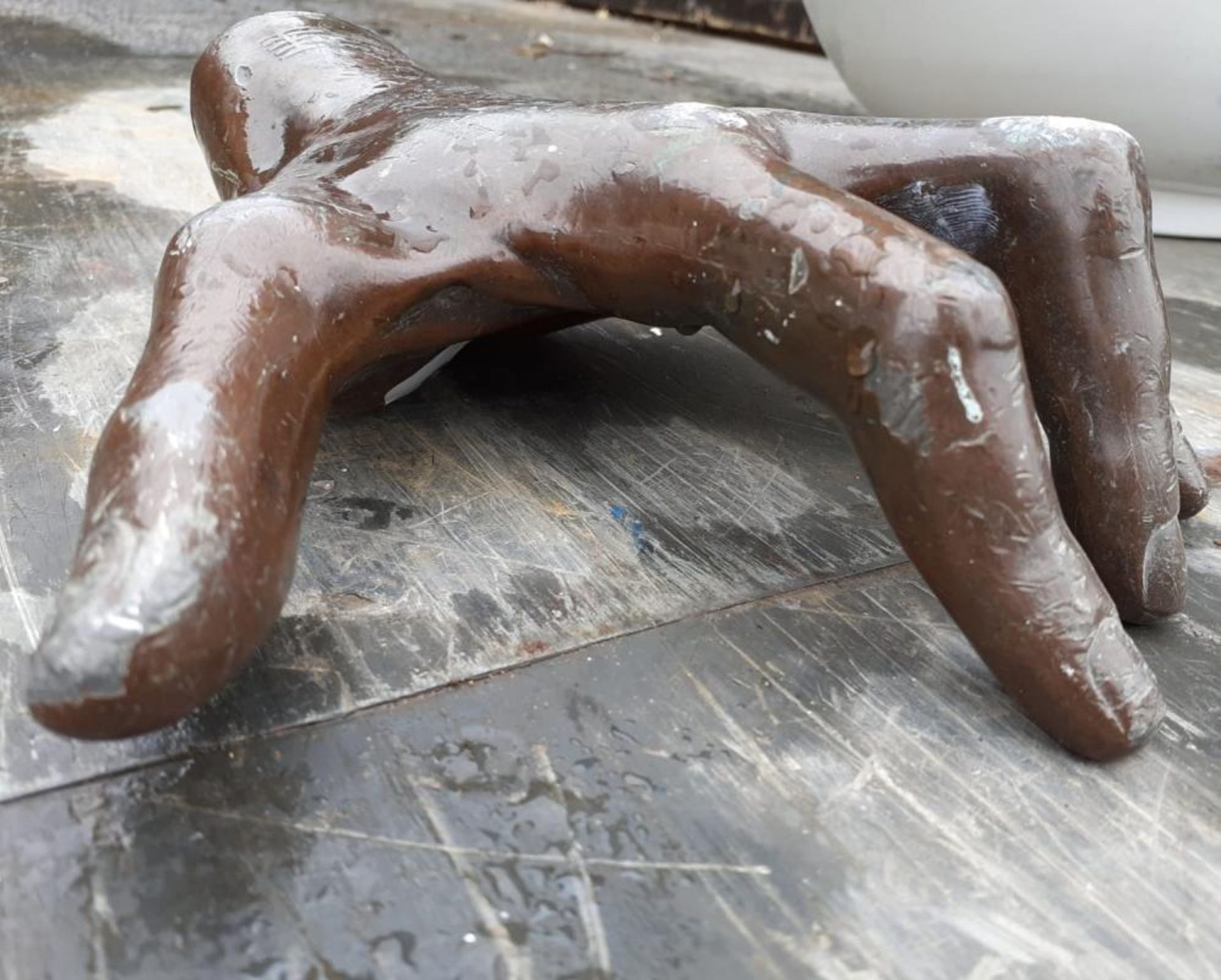 1 x Heavy, Metal Life Like Hand With Strategically Positioned Digits That Give The Sculpture Persona - Image 3 of 5