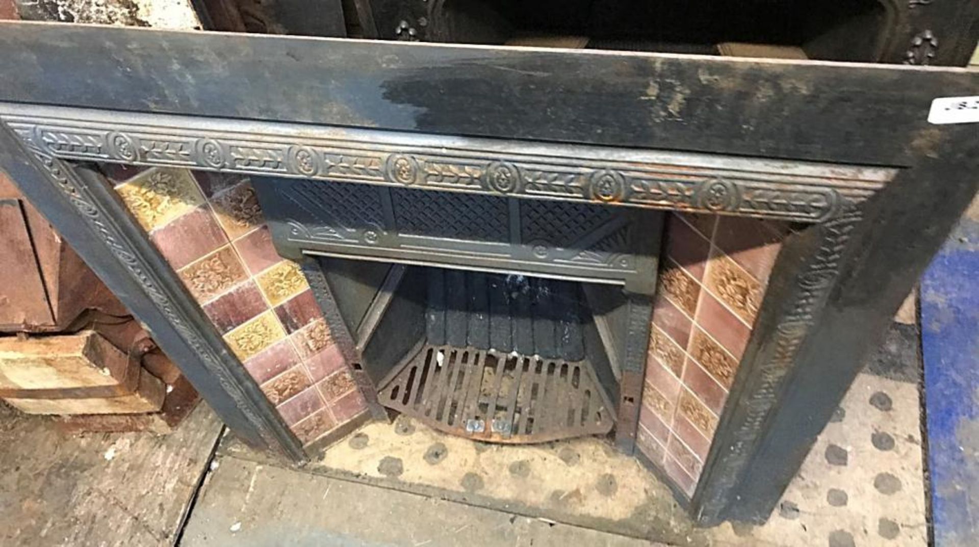 1 x Antique Victorian Cast Iron Fire Insert With Patterned Tiles To Sides - Dimensions: width 92cm x - Image 4 of 4