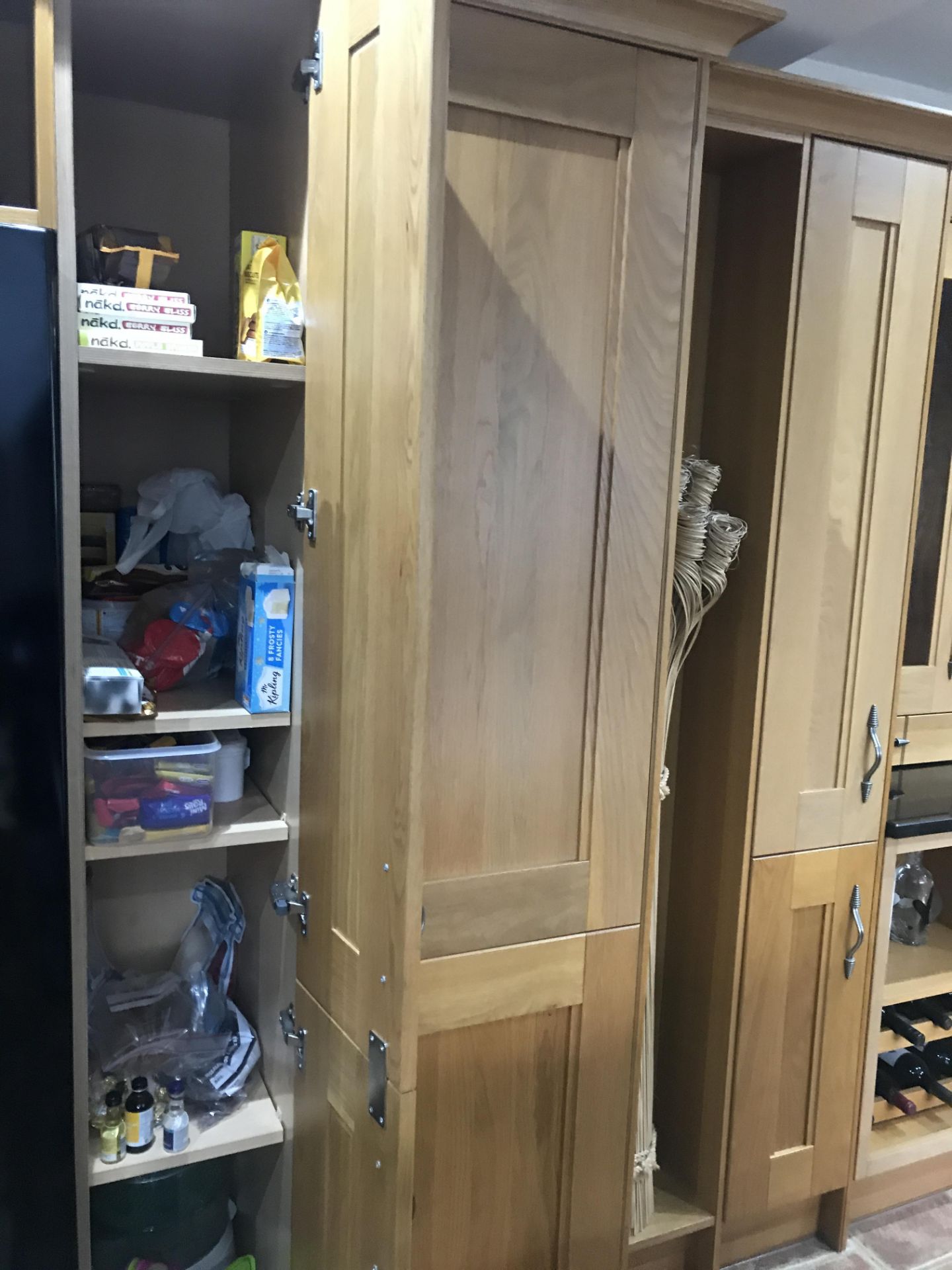 1 x Farmhouse Shaker Style Fitted Kitchen Featuring Solid Oak Soft Close Doors, Central Island, - Image 20 of 60